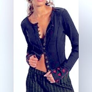 NWTs  free people, we the free black thermal with hearts on sleeve. Size L